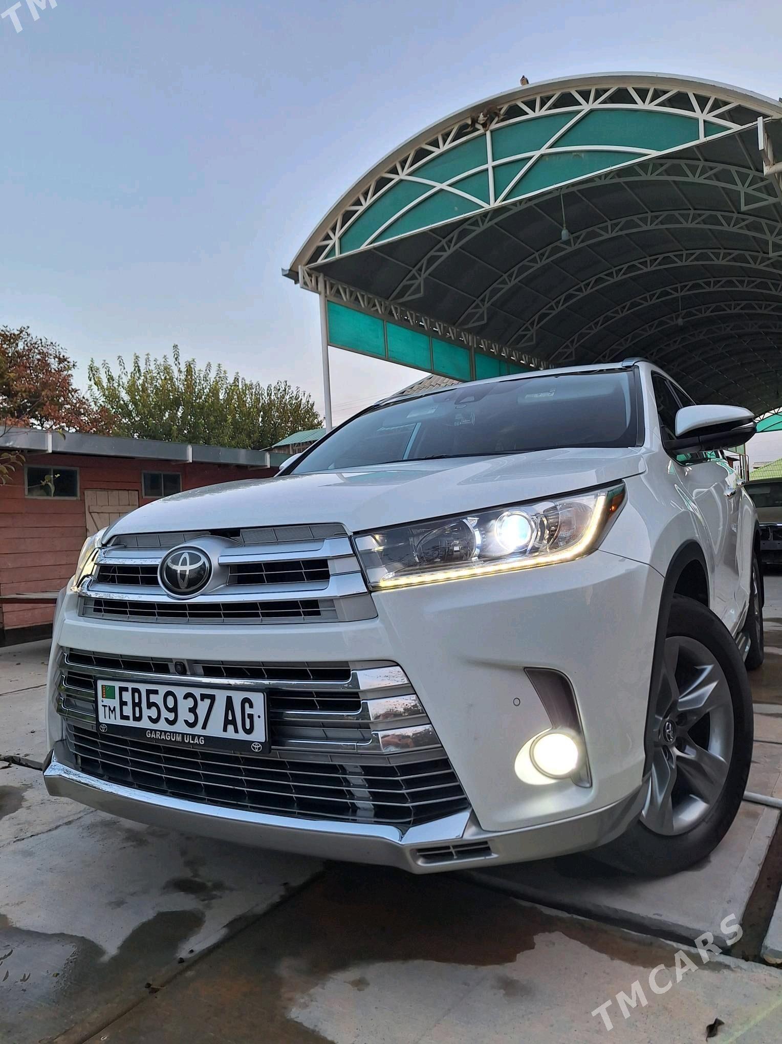Toyota Highlander 2017 - 600 000 TMT - Херрикгала - img 4