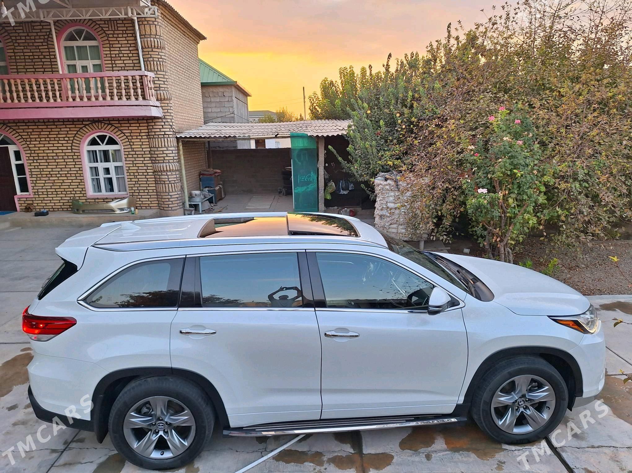 Toyota Highlander 2017 - 600 000 TMT - Херрикгала - img 6