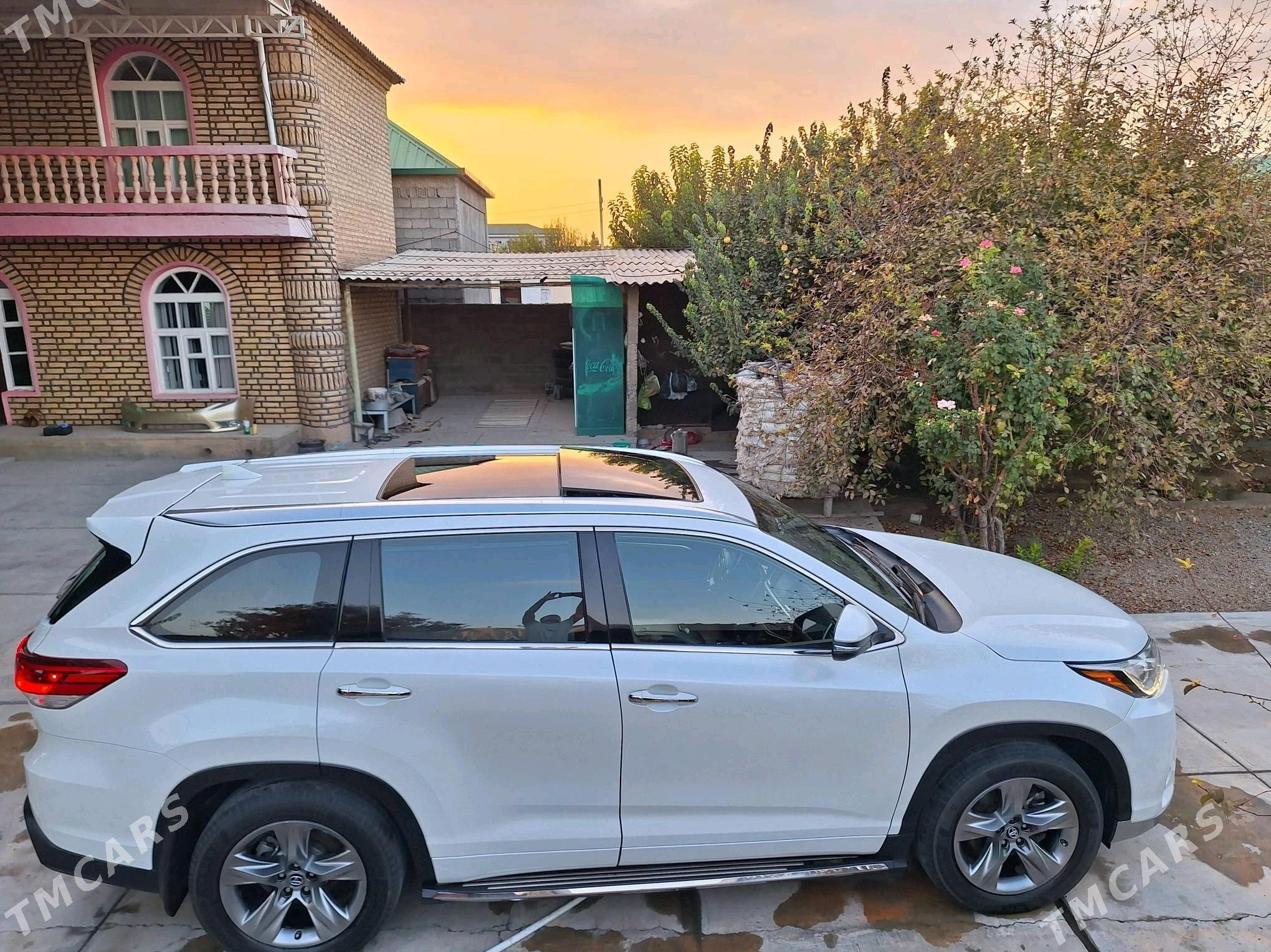 Toyota Highlander 2017 - 600 000 TMT - Херрикгала - img 5