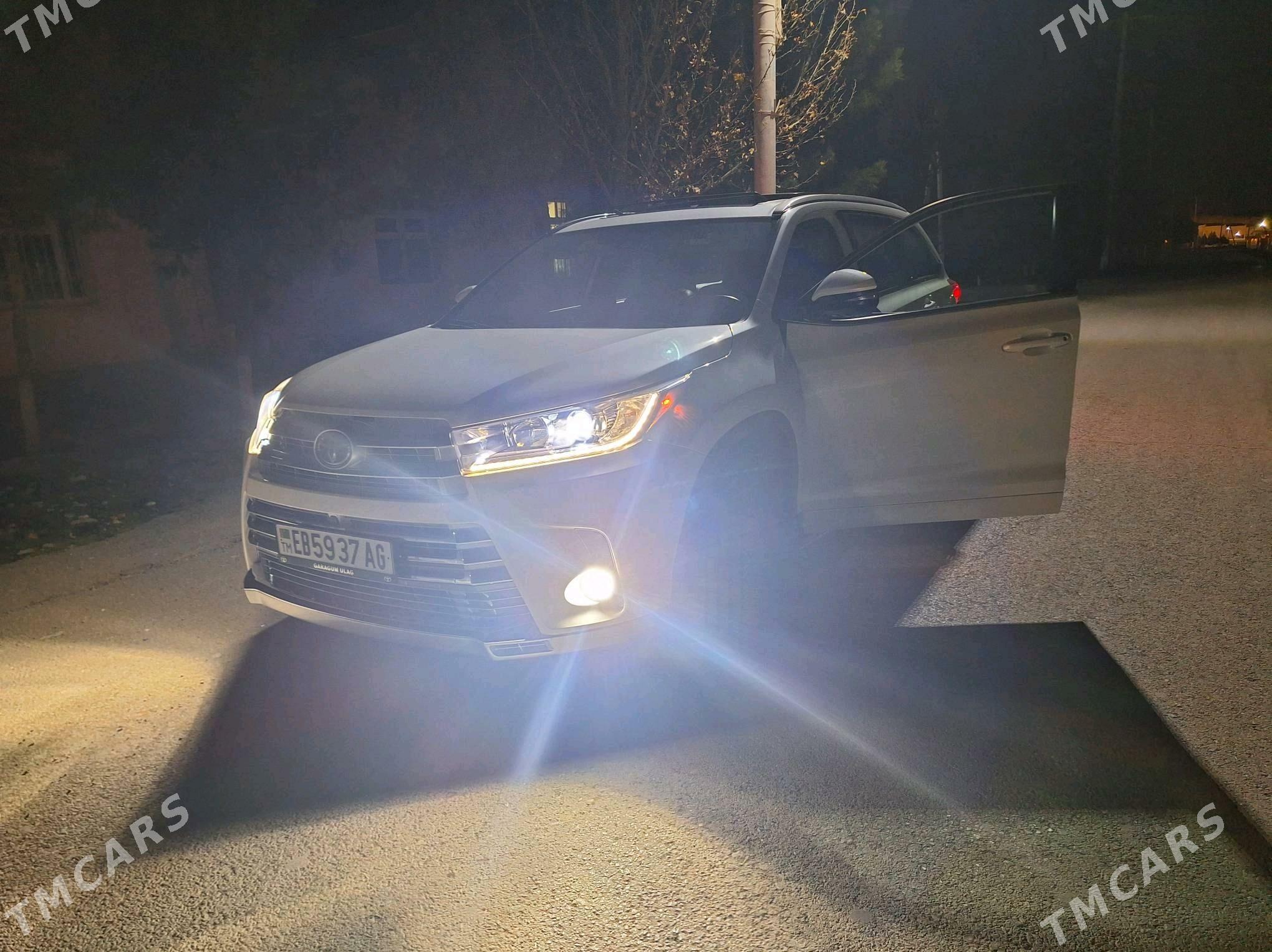 Toyota Highlander 2017 - 600 000 TMT - Херрикгала - img 7