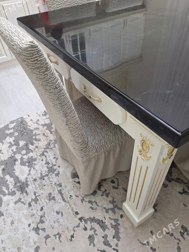 стол - Moskowskiý köç. (10 ýyl abadançylyk şaýoly) - img 2