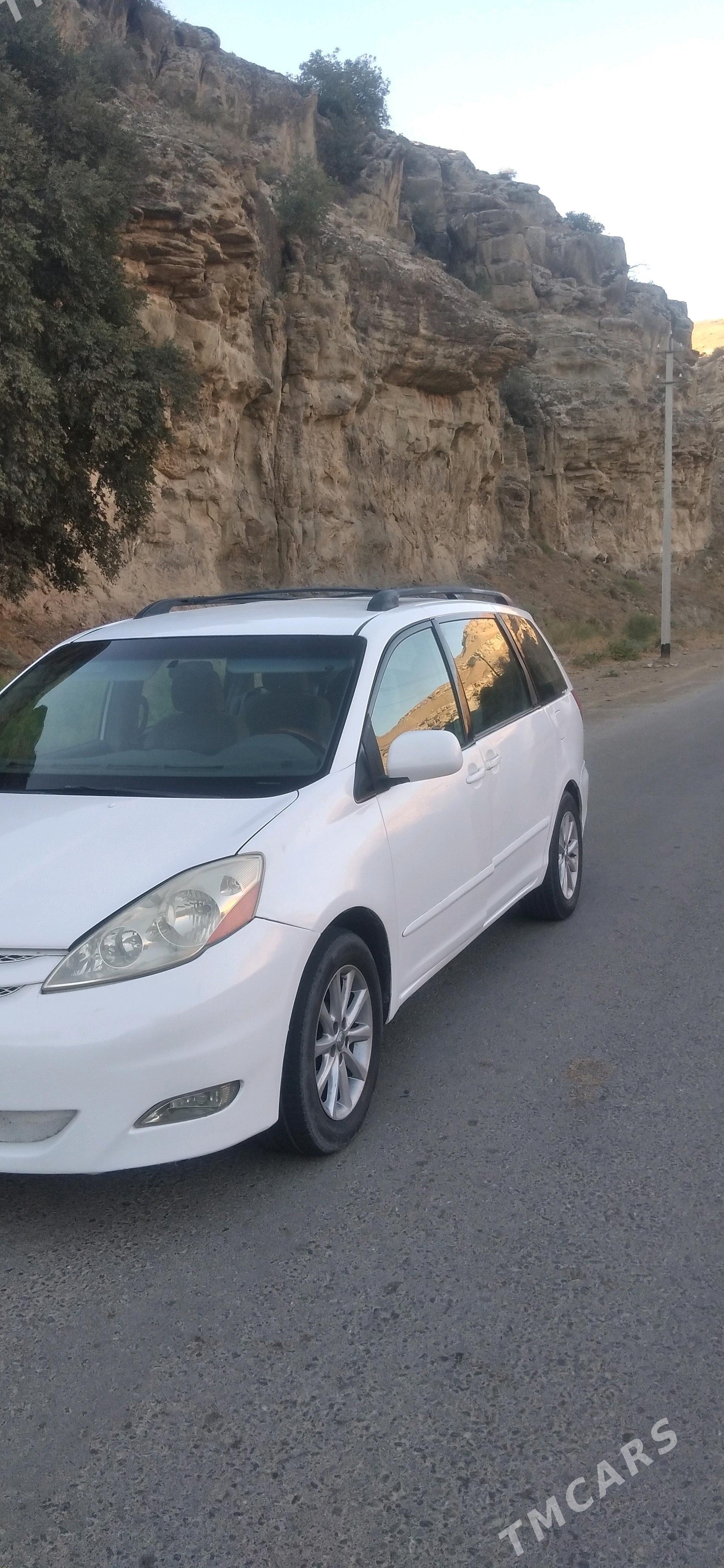 Toyota Sienna 2008 - 165 000 TMT - Махтумкули - img 1