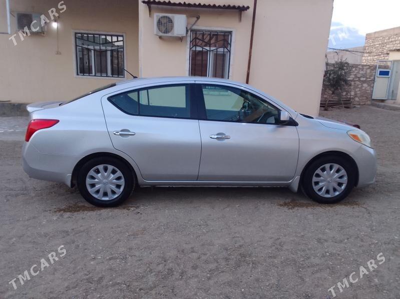 Nissan Versa 2013 - 130 000 TMT - Balkanabat - img 1