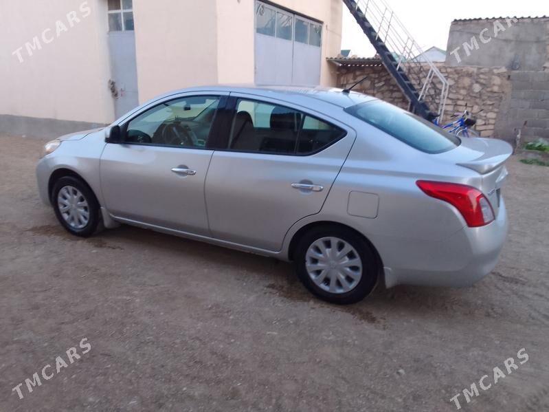 Nissan Versa 2013 - 130 000 TMT - Balkanabat - img 3