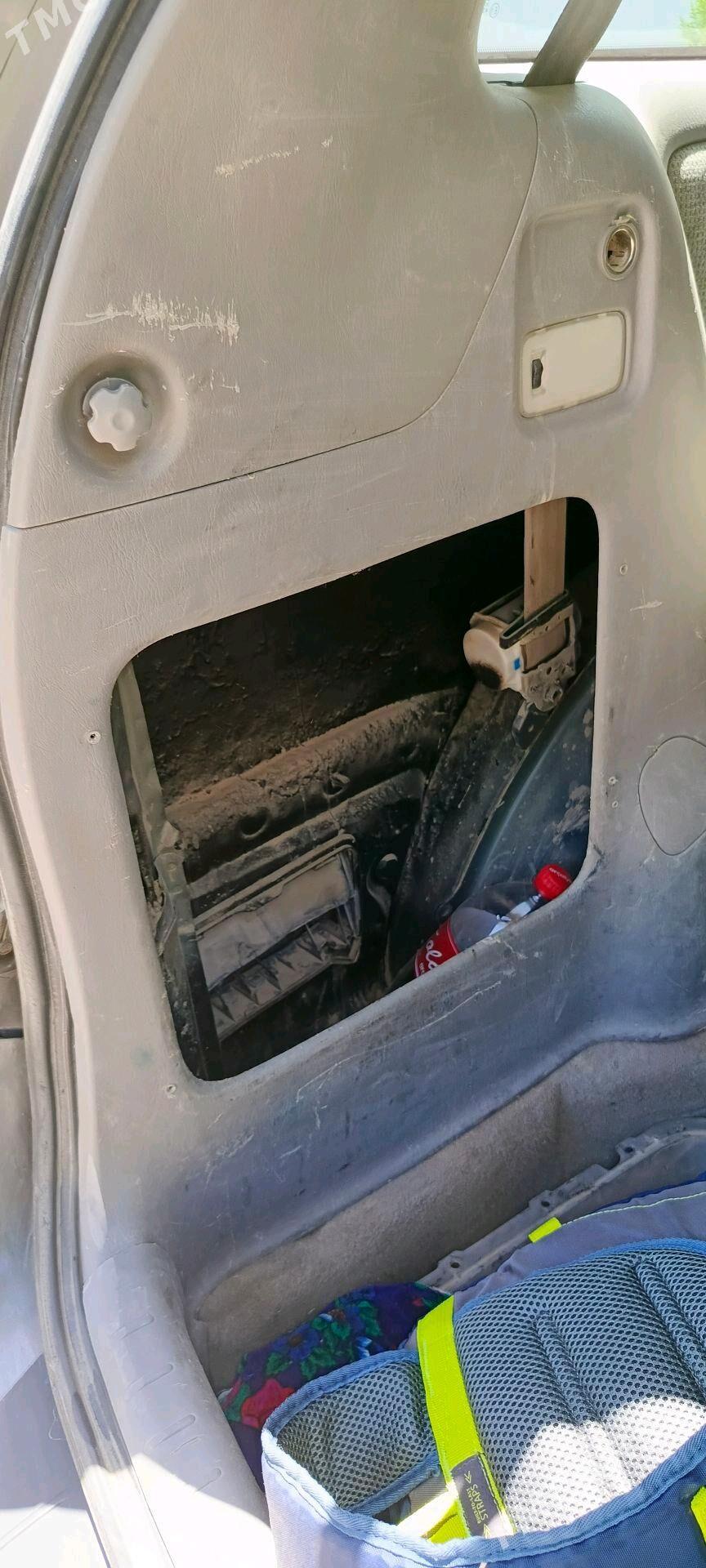 Toyota Sienna 2004 - 220 000 TMT - Достлук - img 2