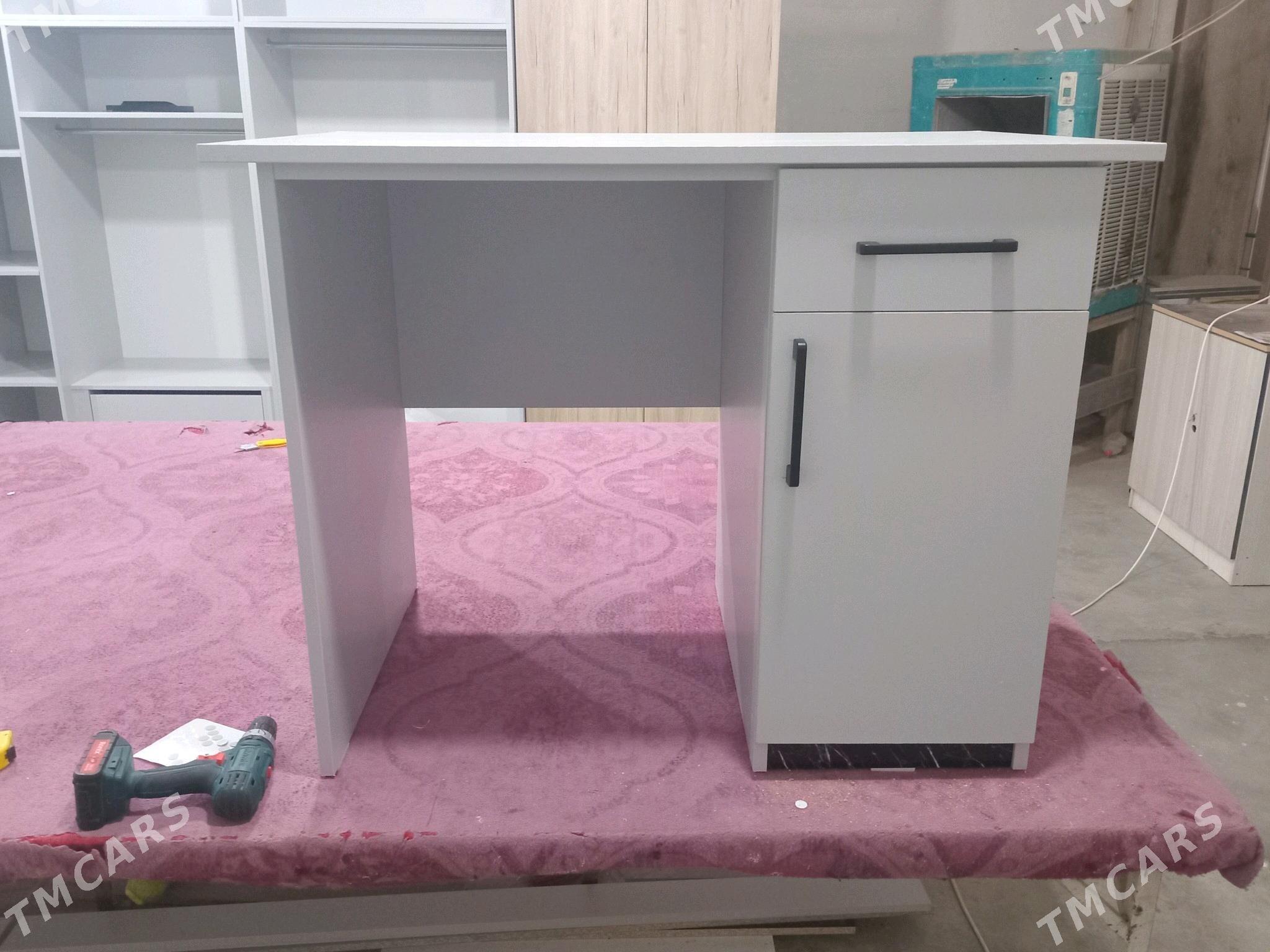 pisminni stol - Mary - img 1