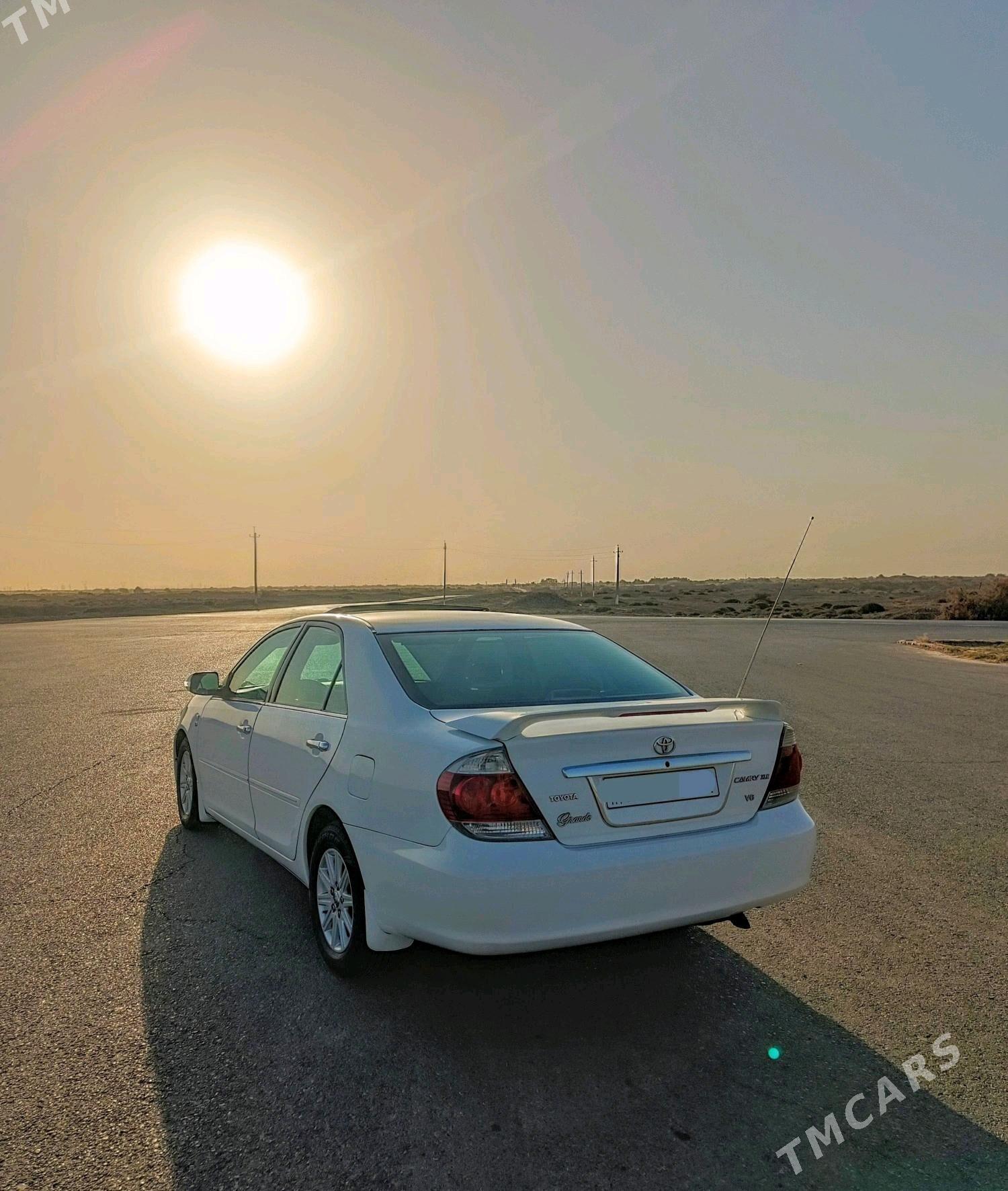 Toyota Camry 2004 - 165 000 TMT - Мары - img 1