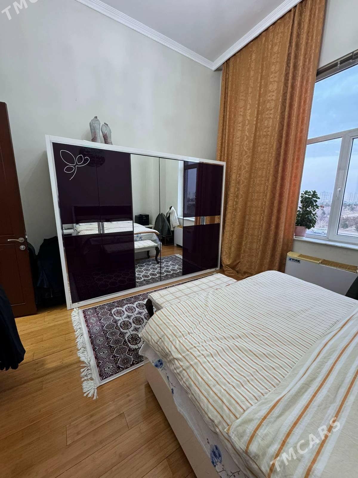 Moskowskiy Elitka 3 komnat - Moskowskiý köç. (10 ýyl abadançylyk şaýoly) - img 1