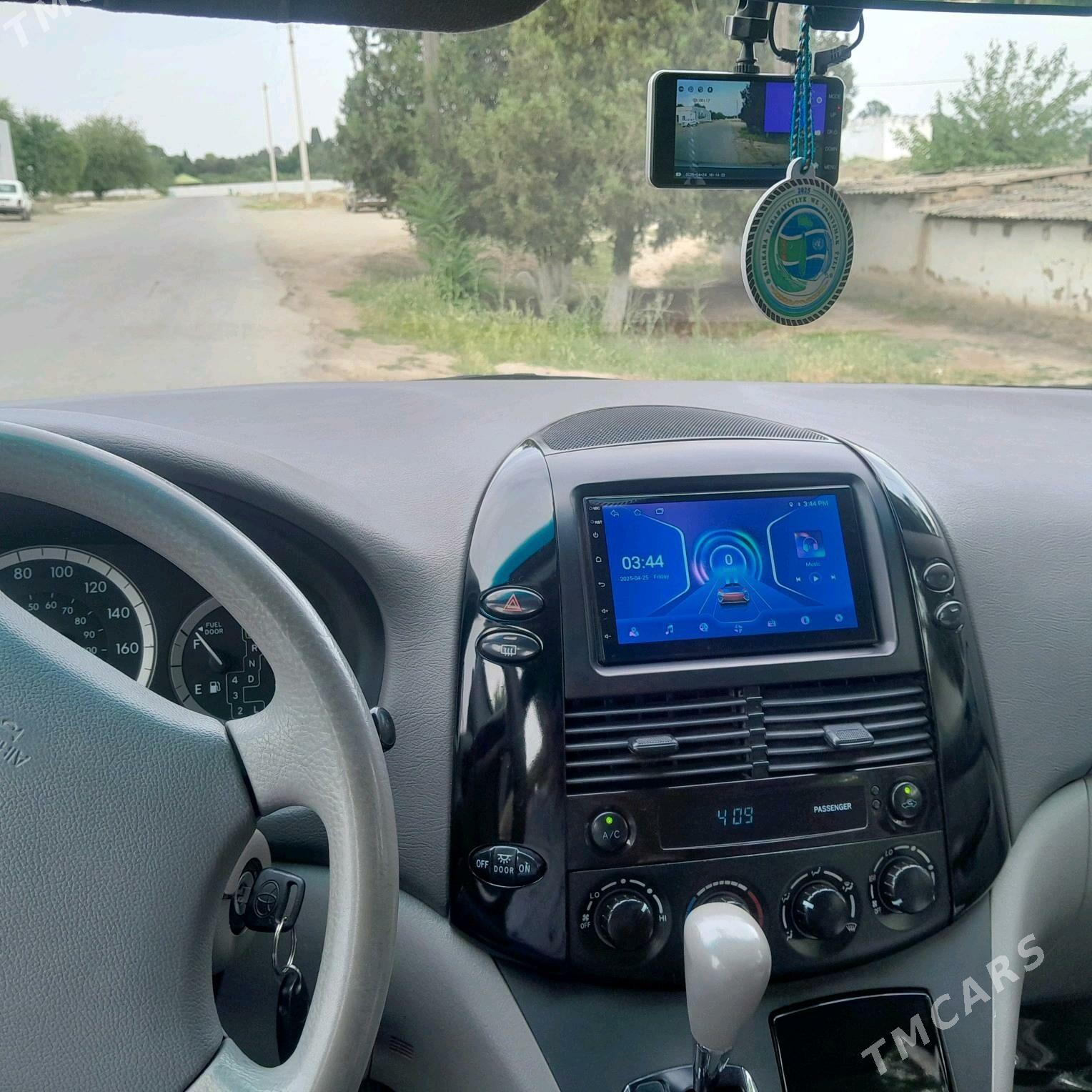 Toyota Sienna 2003 - 199 999 TMT - Байрамали - img 1