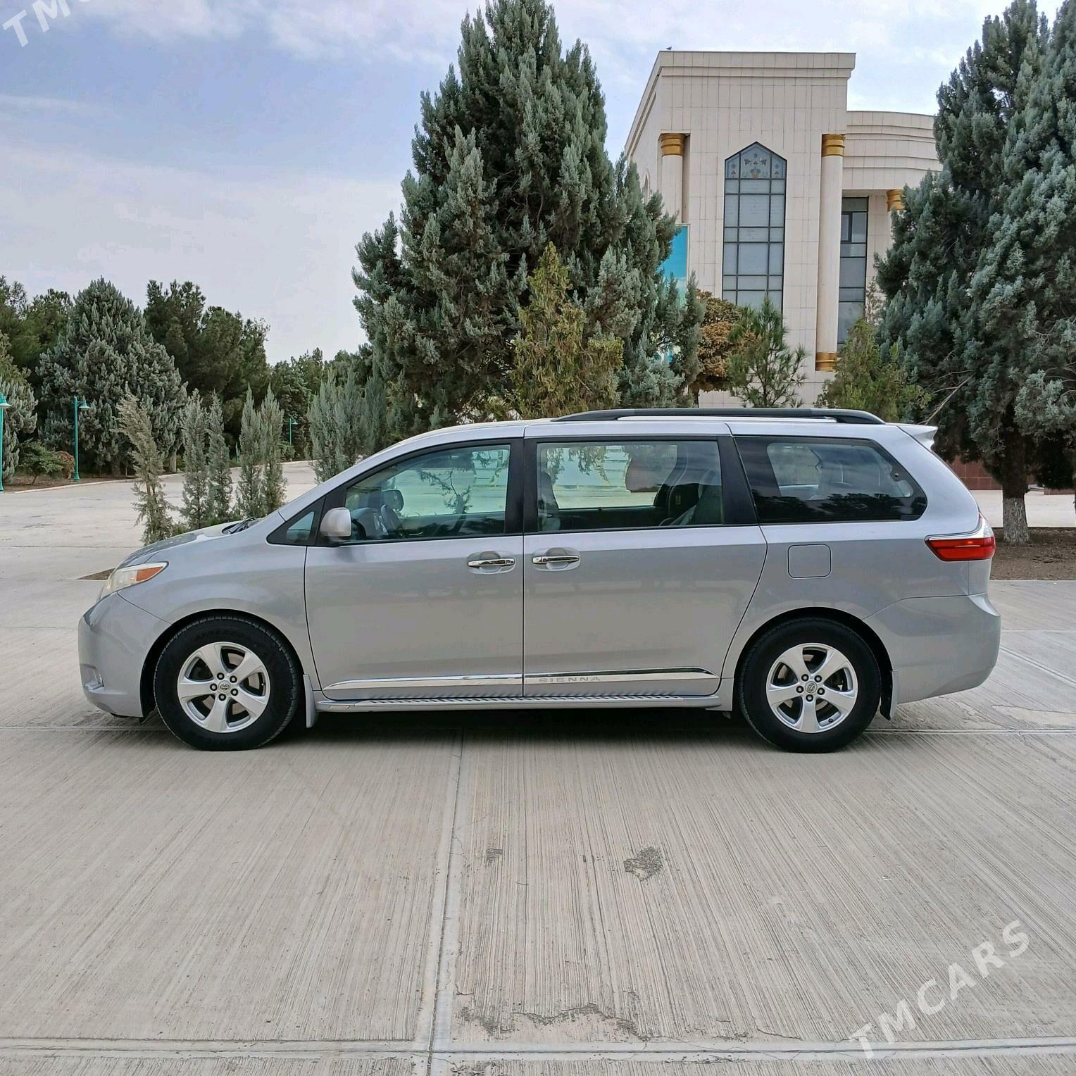 Toyota Sienna 2016 - 348 000 TMT - Aşgabat - img 10