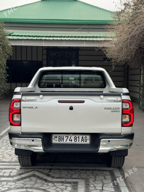 Toyota Hilux 2022 - 595 000 TMT - Aşgabat - img 5
