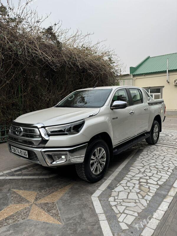 Toyota Hilux 2022 - 595 000 TMT - Aşgabat - img 4