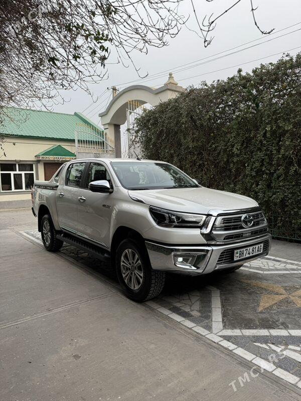 Toyota Hilux 2022 - 595 000 TMT - Aşgabat - img 2