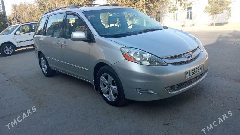 Toyota Sienna 2005 - 220 000 TMT - Байрамали - img 4