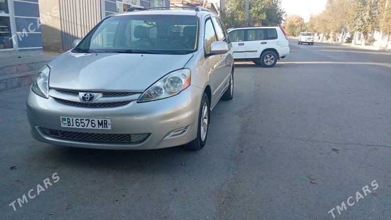 Toyota Sienna 2005 - 220 000 TMT - Байрамали - img 5