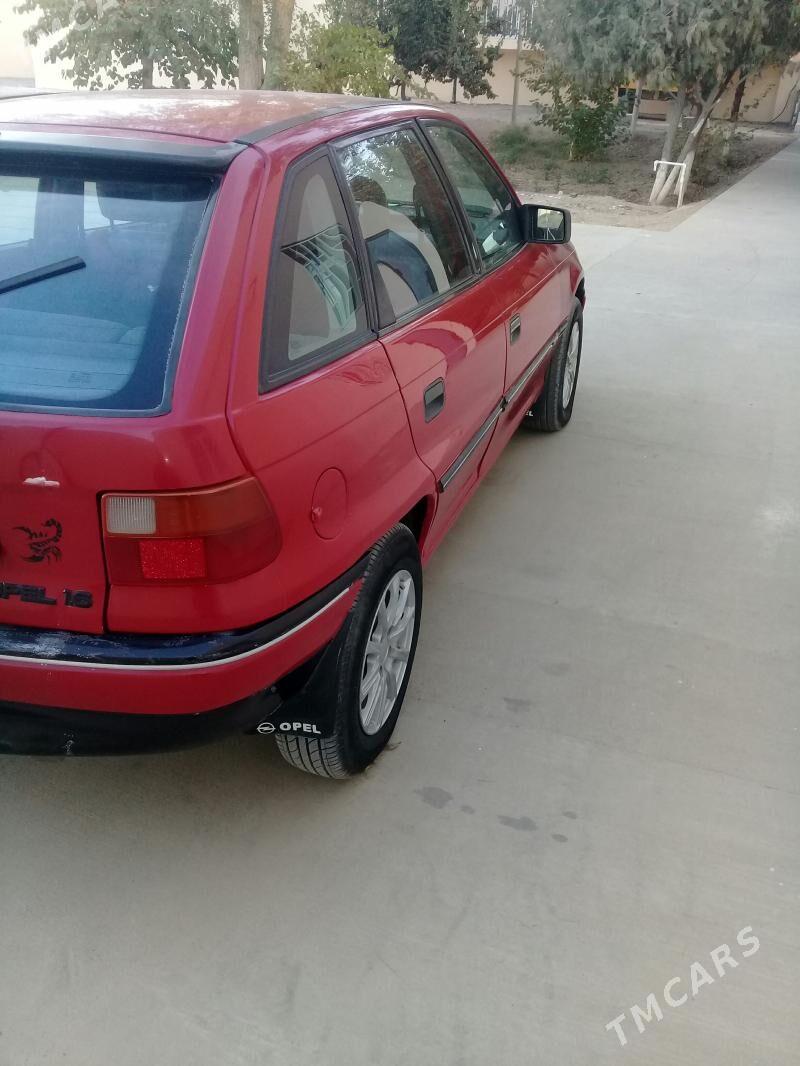 Opel Astra 1992 - 35 000 TMT - Darganata - img 4