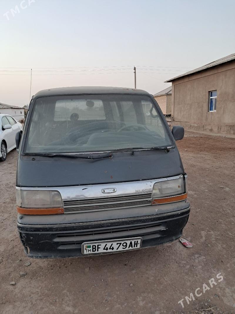 Toyota Hiace 1993 - 40 000 TMT - Sarahs - img 1