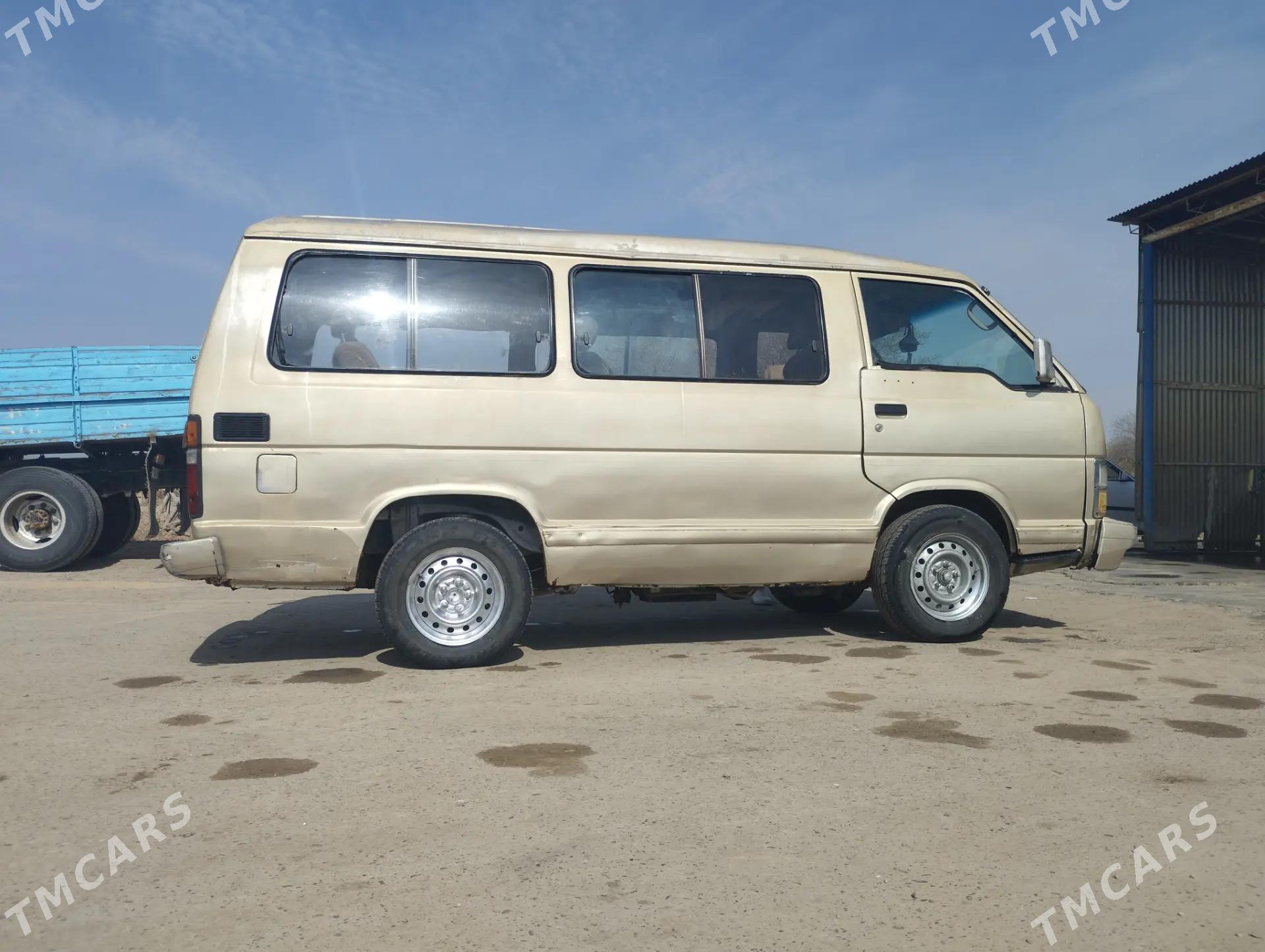 Toyota Hiace 1987 - 25 000 TMT - Сакарчага - img 1
