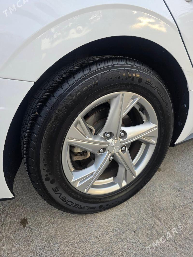 Hyundai Sonata 2021 - 285 000 TMT - Гуртли - img 5