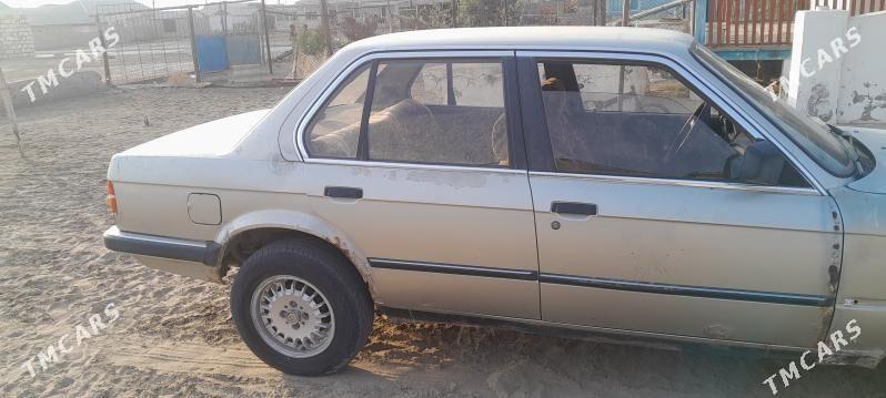 BMW 320 1983 - 8 000 TMT - Эсенгулы - img 1