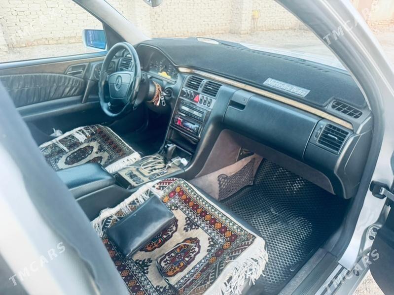 Mercedes-Benz E320 1999 - 130 000 TMT - Köneürgenç - img 2