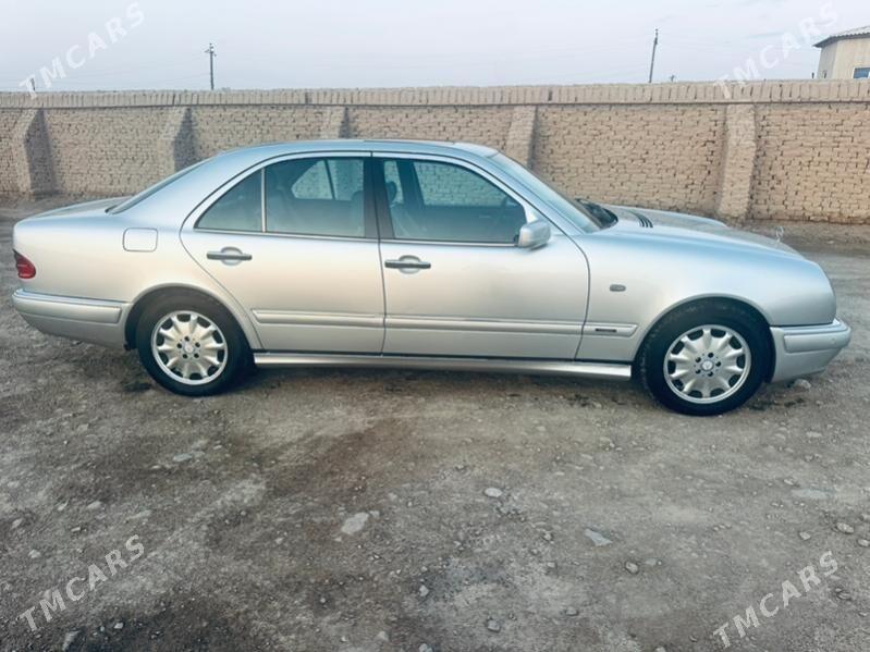 Mercedes-Benz E320 1999 - 130 000 TMT - Köneürgenç - img 4