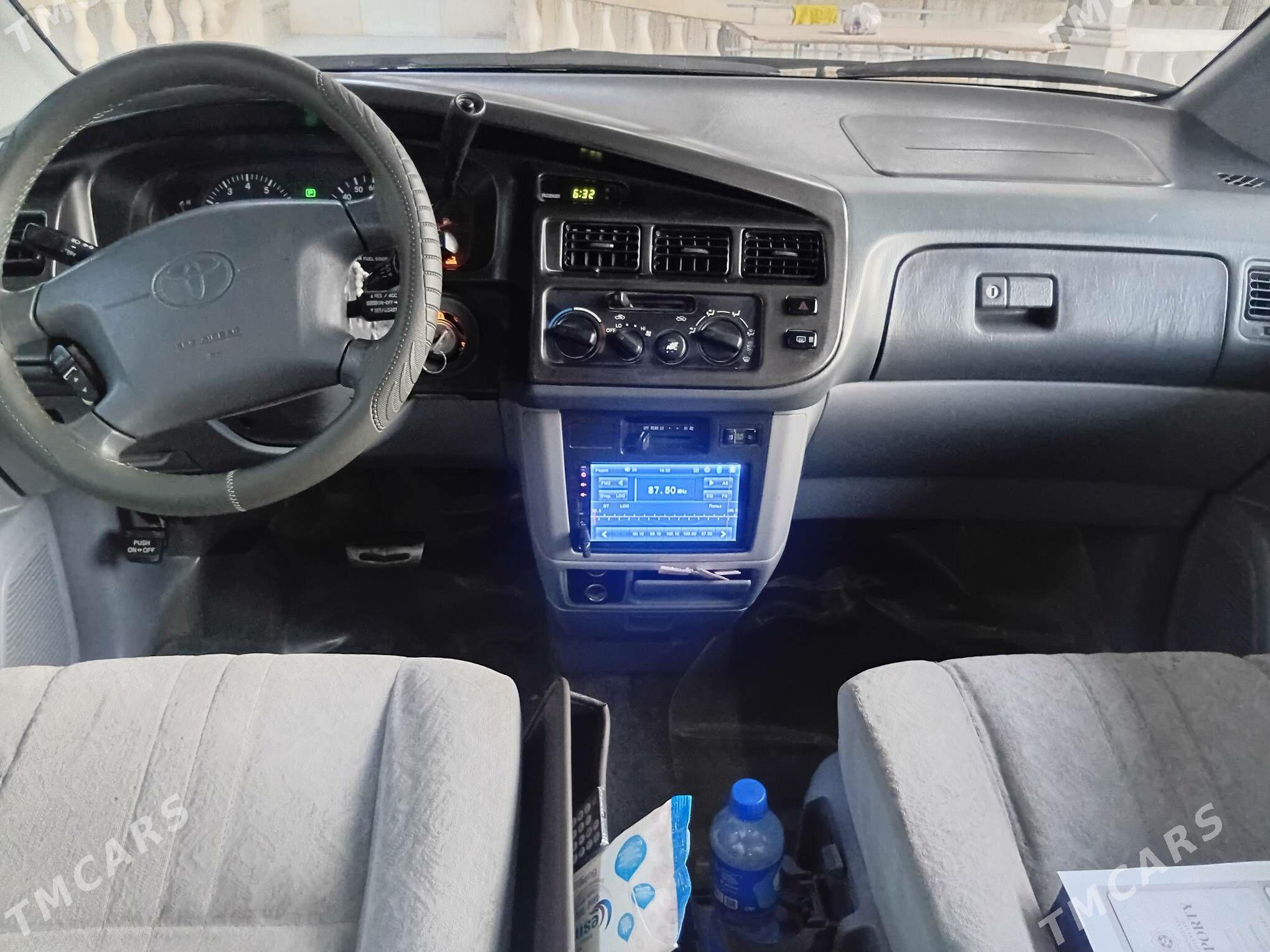 Toyota Sienna 2000 - 170 000 TMT - Гумдаг - img 2