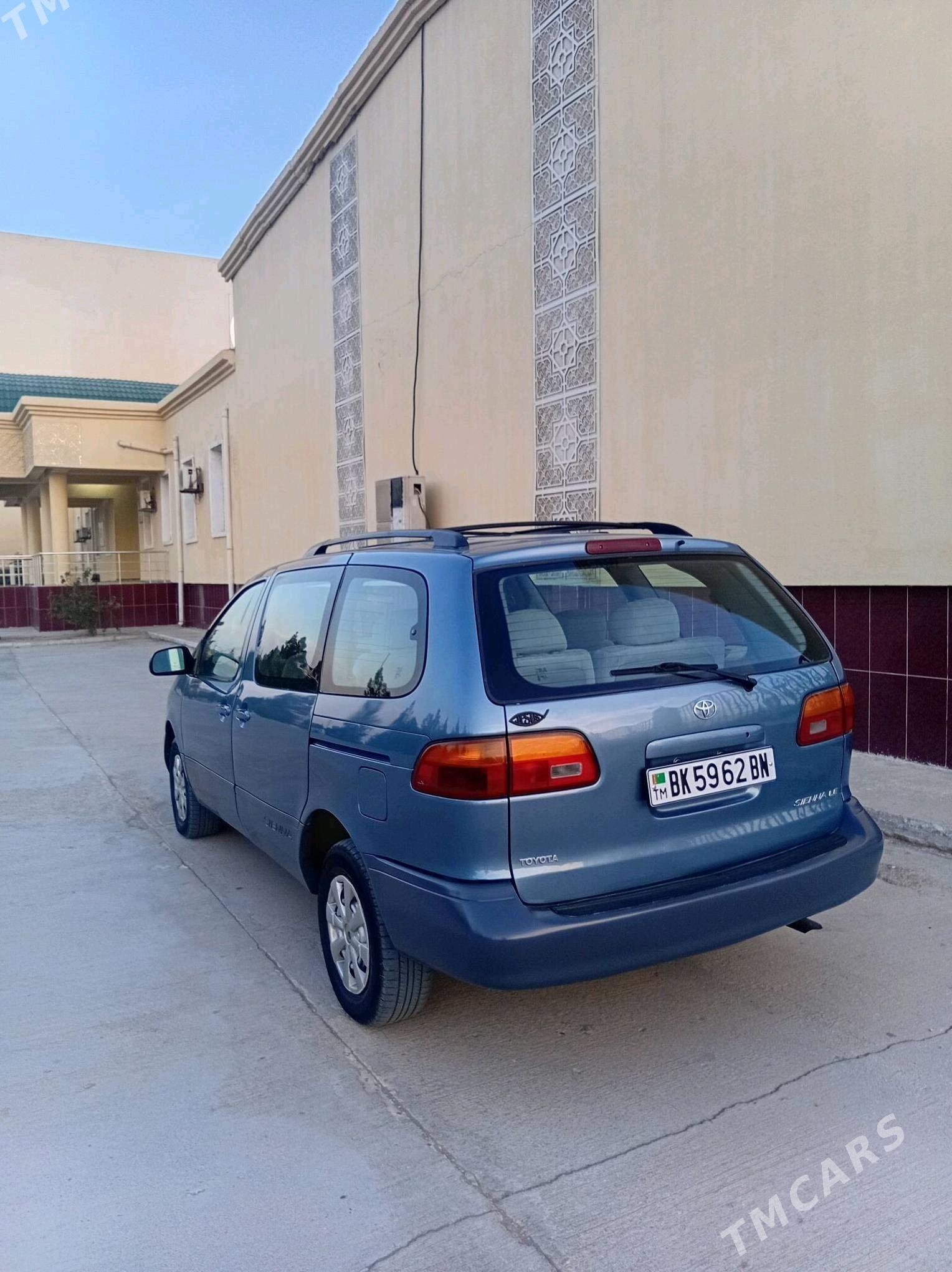 Toyota Sienna 2000 - 170 000 TMT - Гумдаг - img 4