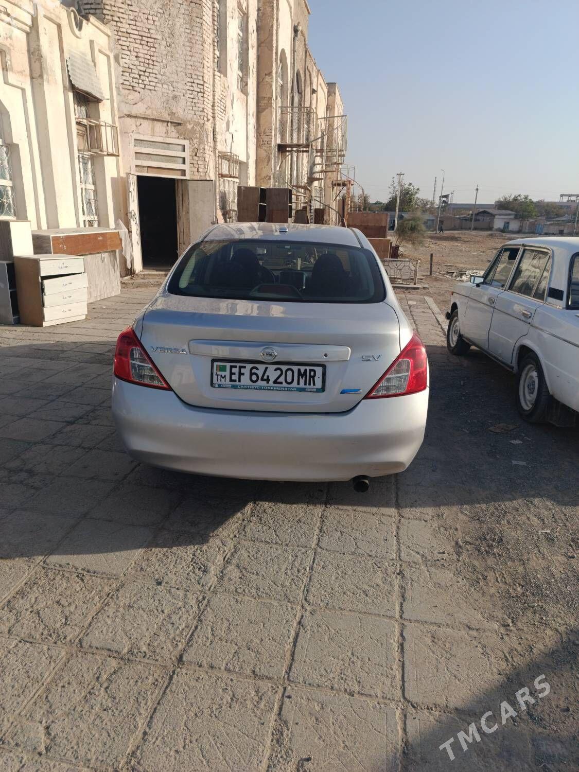 Nissan Versa 2012 - 110 000 TMT - Байрамали - img 4