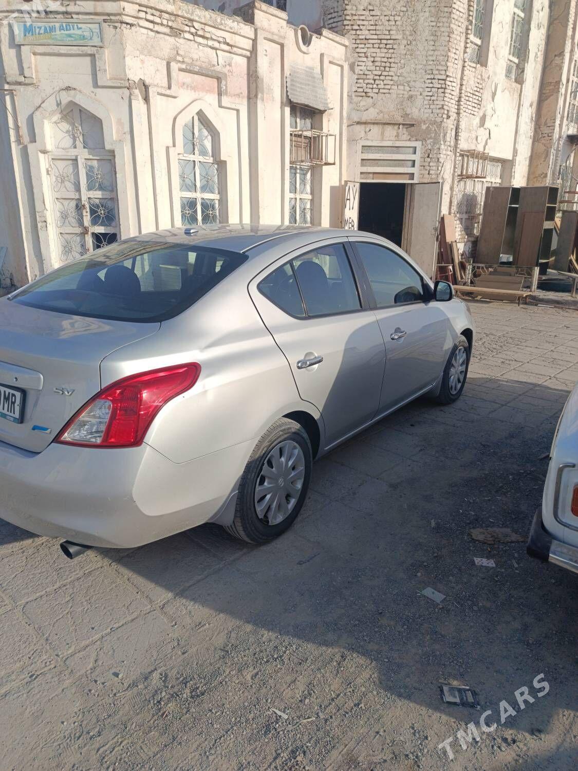 Nissan Versa 2012 - 110 000 TMT - Байрамали - img 3