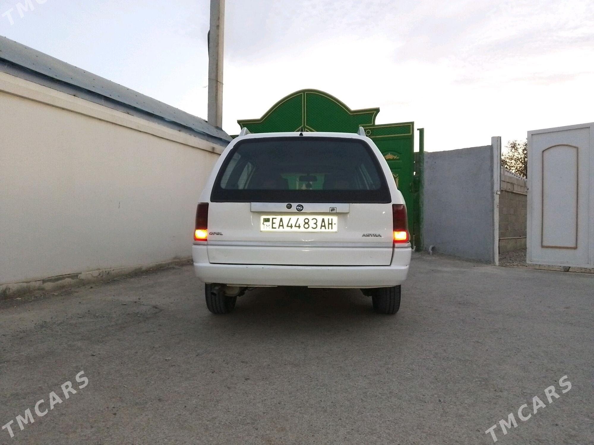 Opel Astra 1993 - 40 000 TMT - Бахарден - img 1