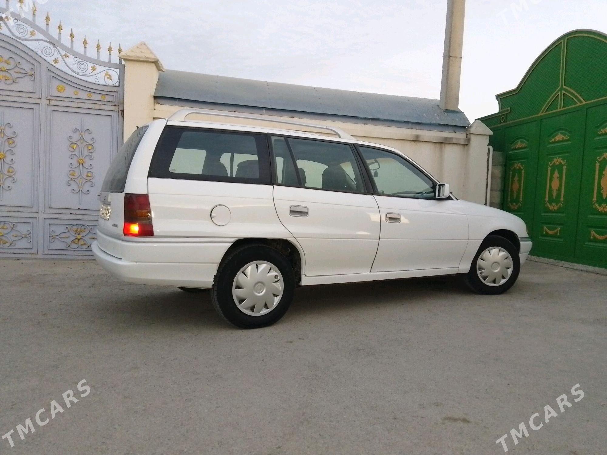 Opel Astra 1993 - 40 000 TMT - Бахарден - img 2
