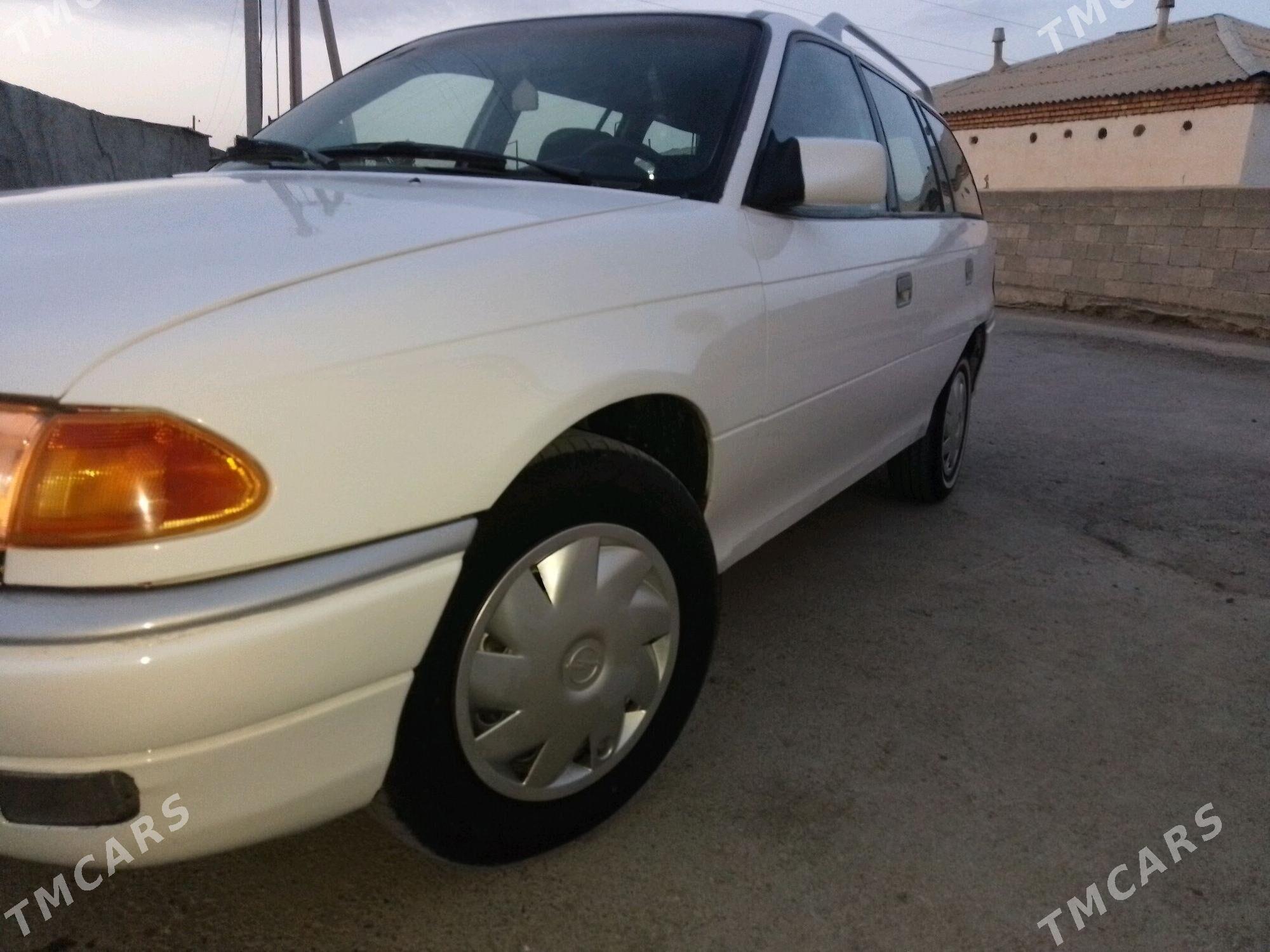 Opel Astra 1993 - 40 000 TMT - Бахарден - img 3