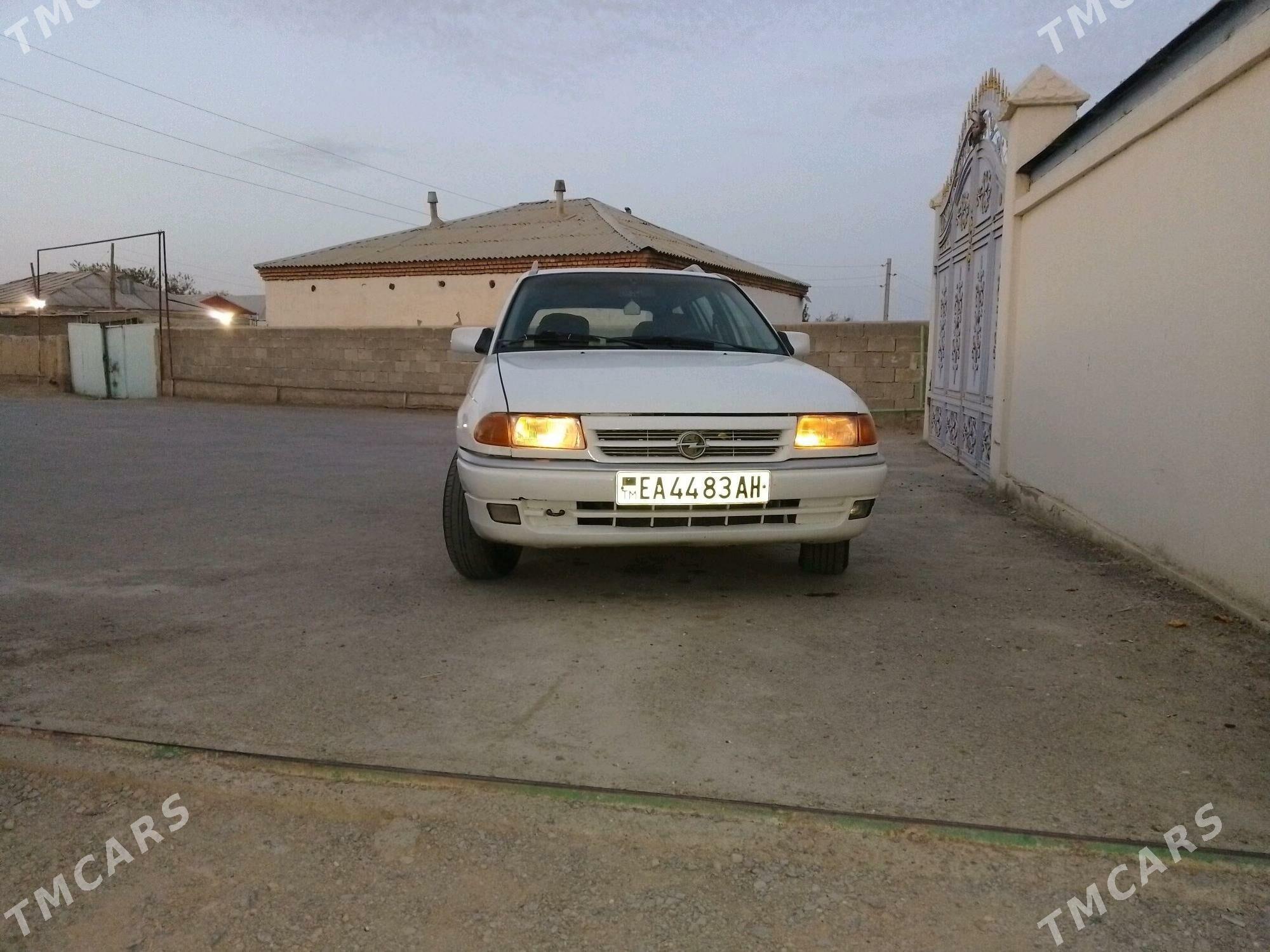 Opel Astra 1993 - 40 000 TMT - Бахарден - img 5