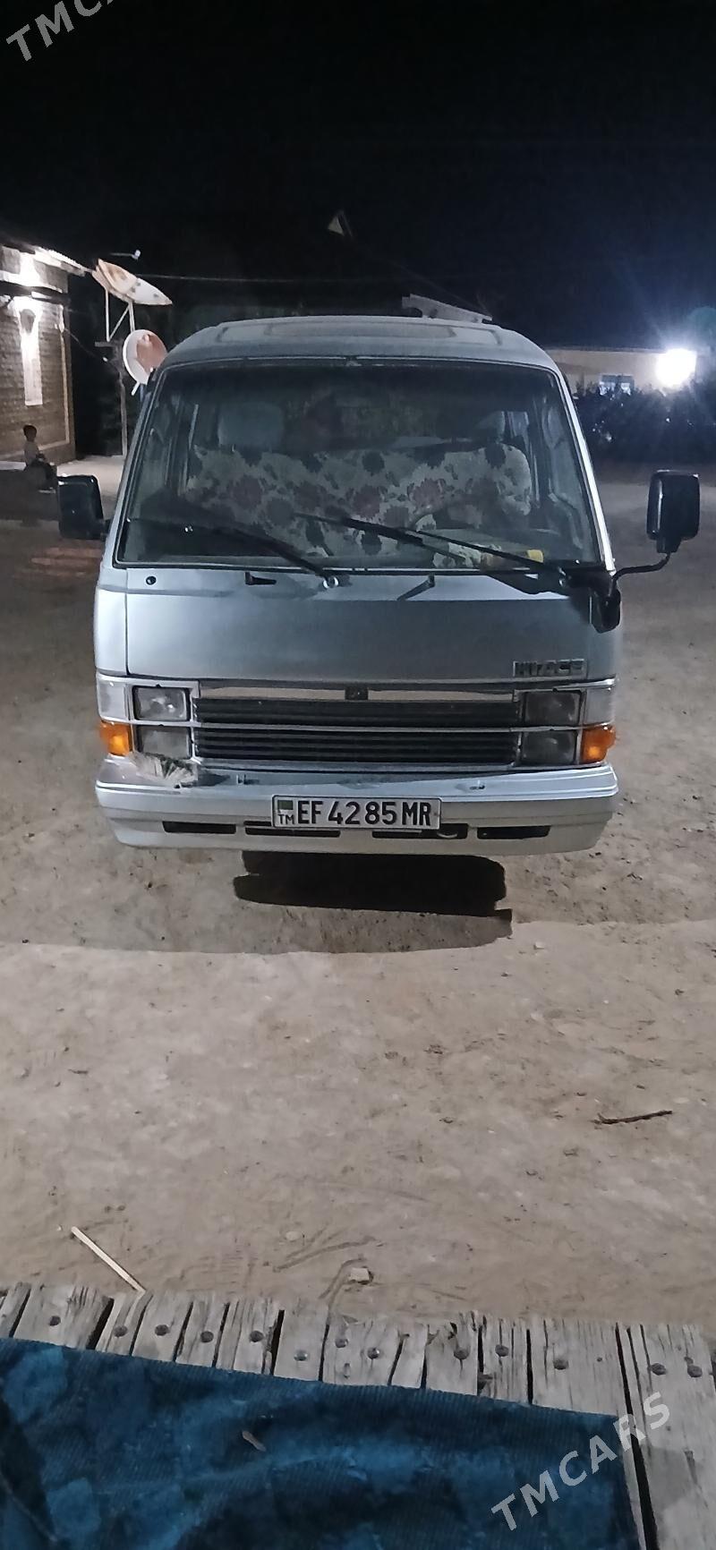 Toyota Hiace 1988 - 46 000 TMT - Мары - img 3
