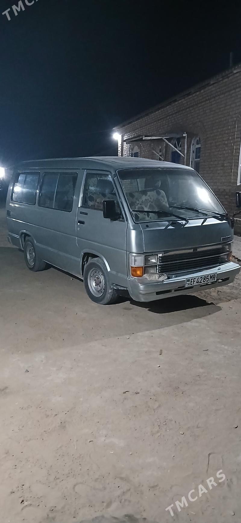 Toyota Hiace 1988 - 46 000 TMT - Мары - img 5