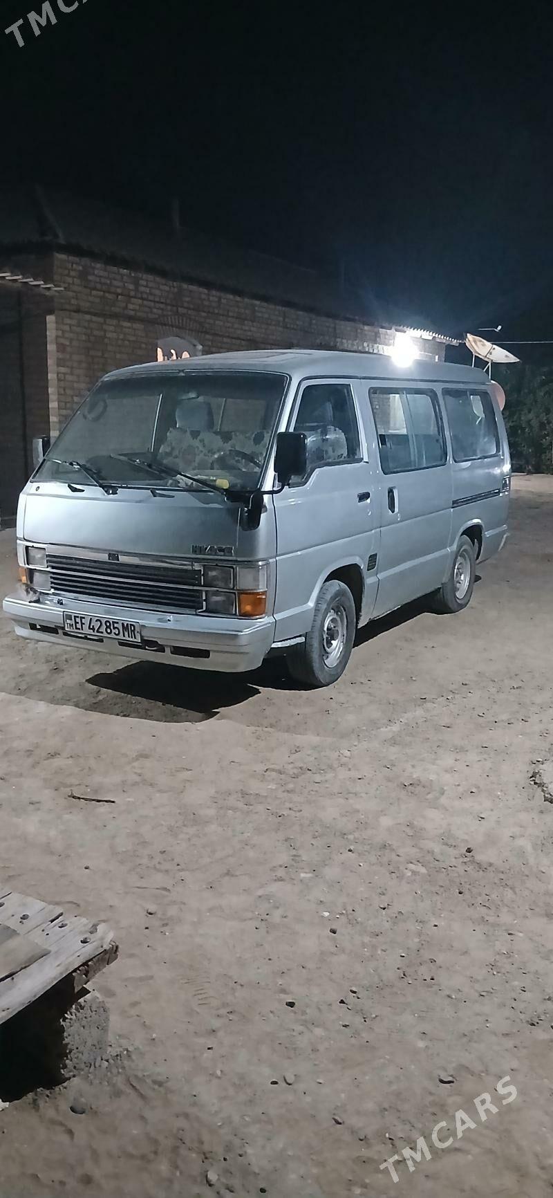 Toyota Hiace 1988 - 46 000 TMT - Мары - img 4
