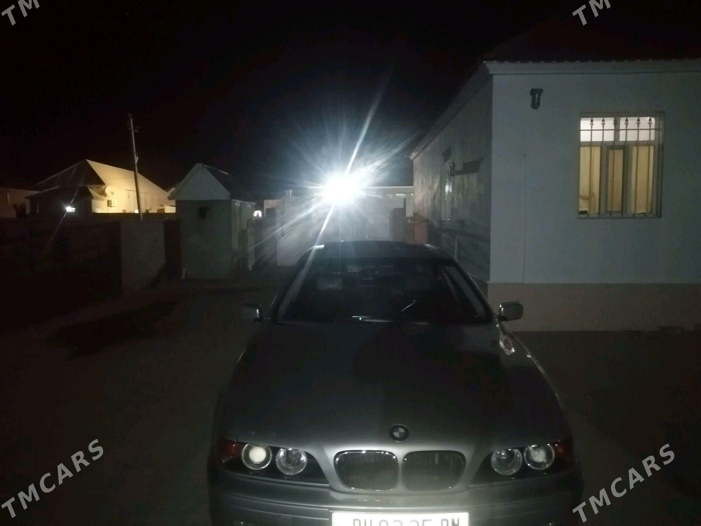BMW E39 1999 - 115 000 TMT - Балканабат - img 2