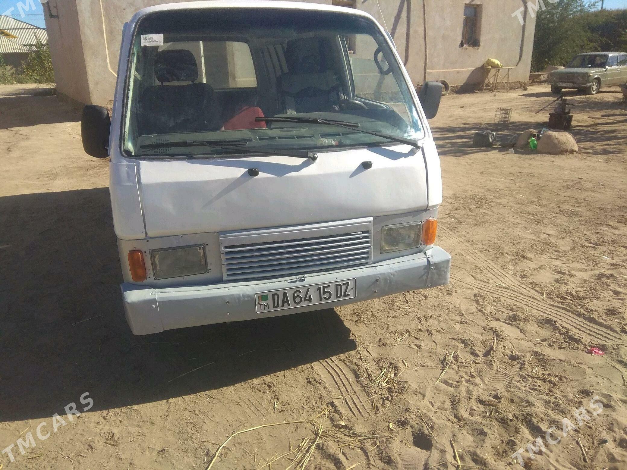 Nissan Urvan 1997 - 55 000 TMT - Губадаг - img 1