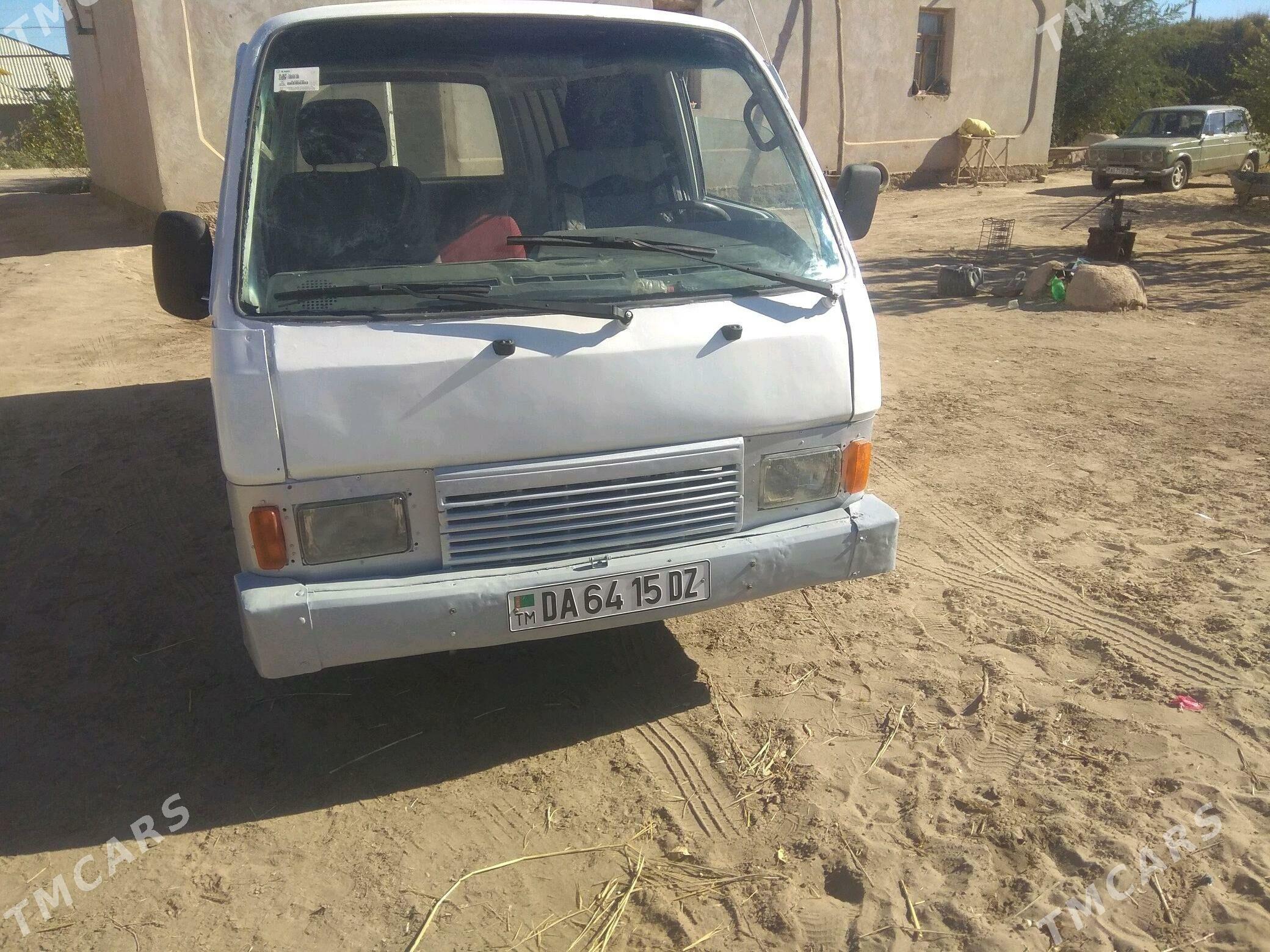 Nissan Urvan 1997 - 55 000 TMT - Губадаг - img 3