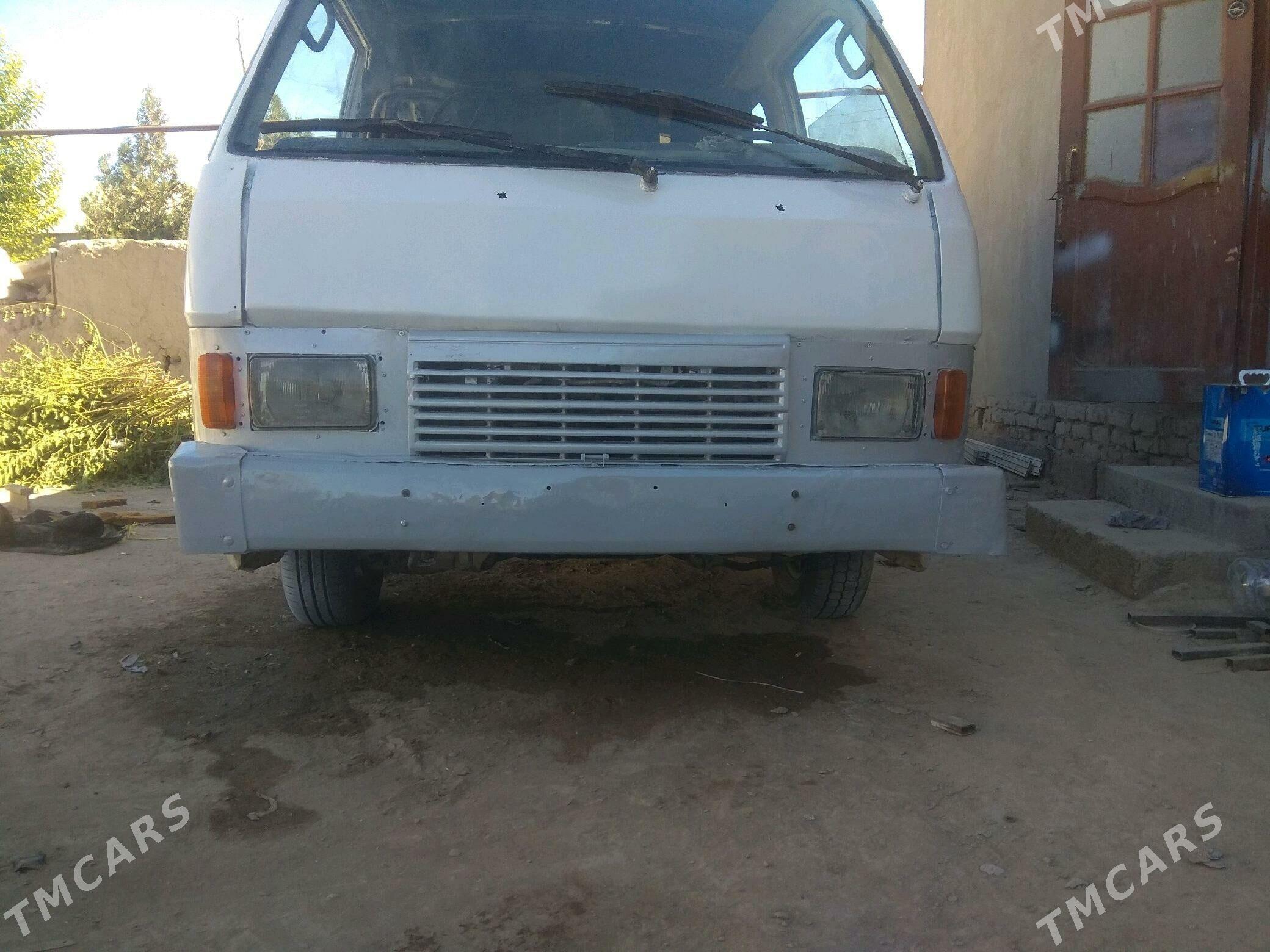 Nissan Urvan 1997 - 55 000 TMT - Губадаг - img 4