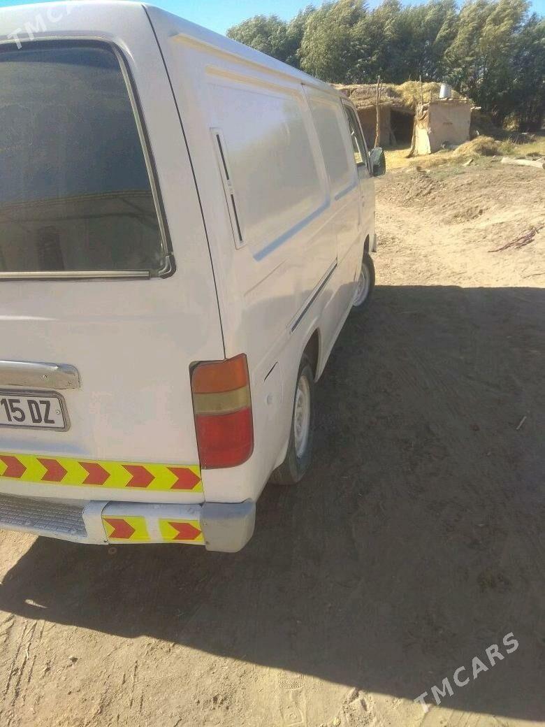 Nissan Urvan 1997 - 55 000 TMT - Губадаг - img 2
