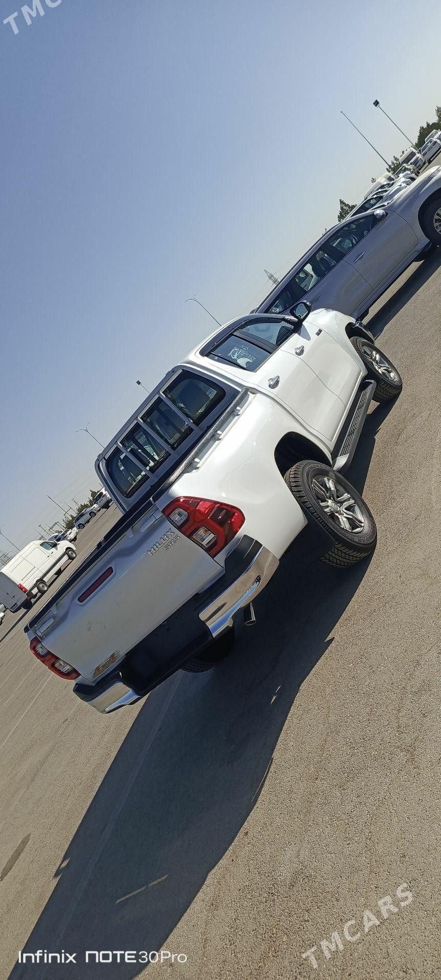 Toyota Hilux 2025 - 676 000 TMT - Aşgabat - img 4