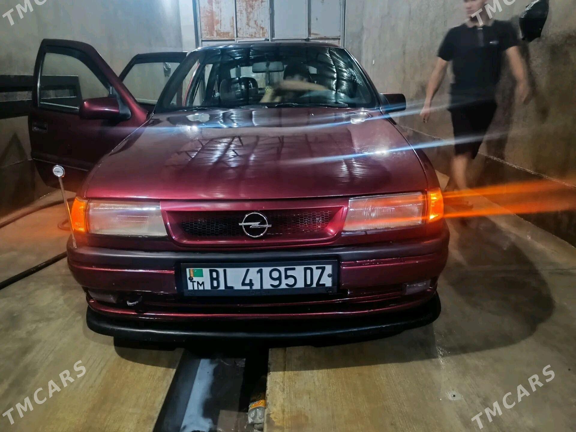 Opel Vectra 1994 - 45 000 TMT - Губадаг - img 2