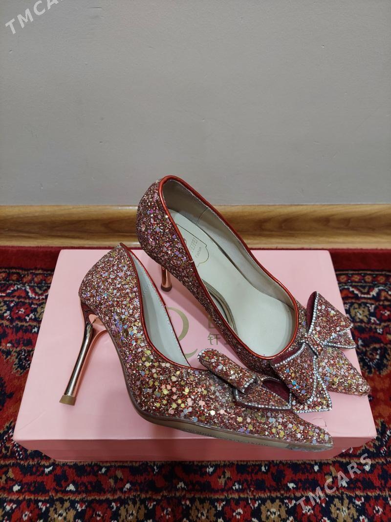 köwüşler/ обуви - Мир 4 - img 2