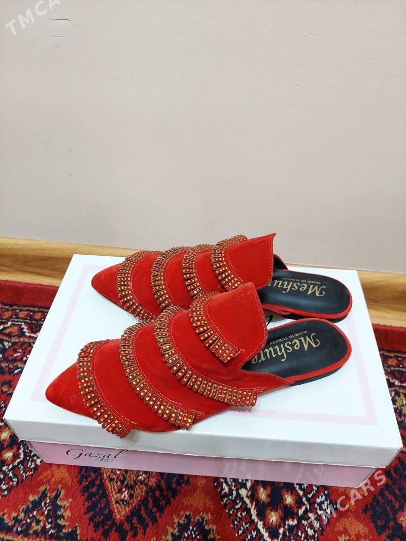 köwüşler/ обуви - Мир 4 - img 1