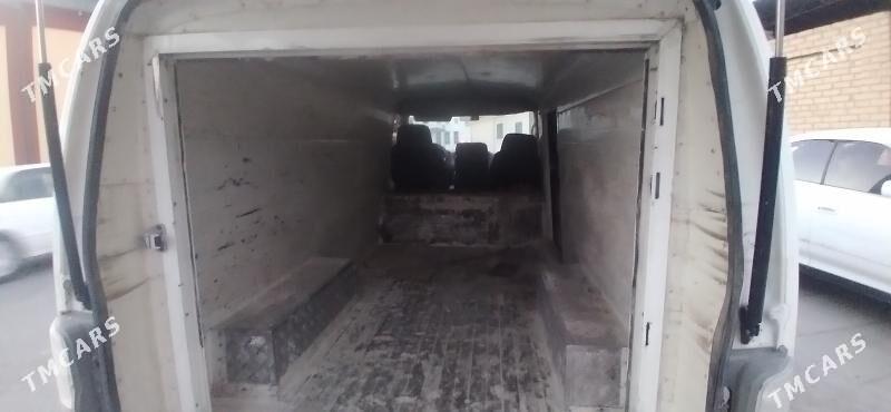 Toyota Hiace 2004 - 110 000 TMT - Керки - img 3