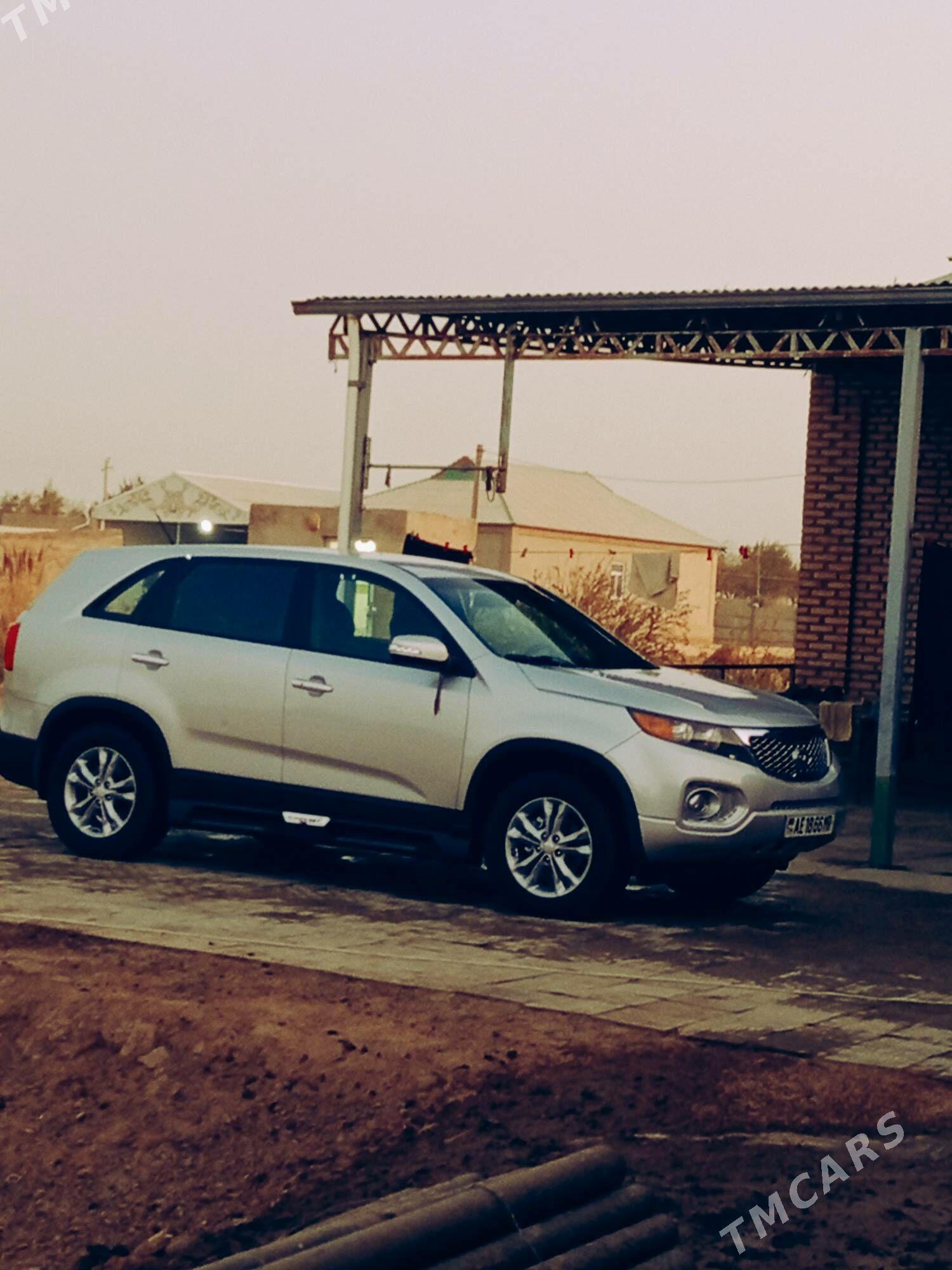 Kia Sorento 2011 - 185 000 TMT - Мары - img 3