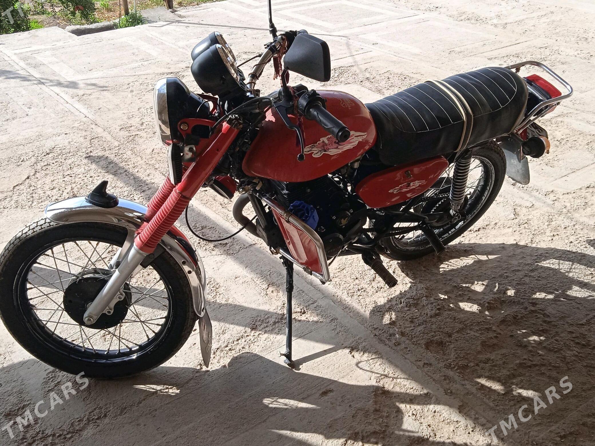 Jawa 300 2025 - 10 000 TMT - Халач - img 1