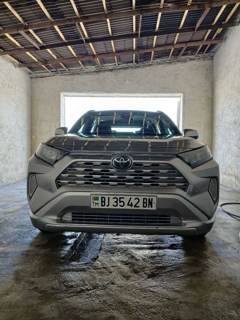 Toyota RAV4 2021 - 400 000 TMT - Берекет - img 8